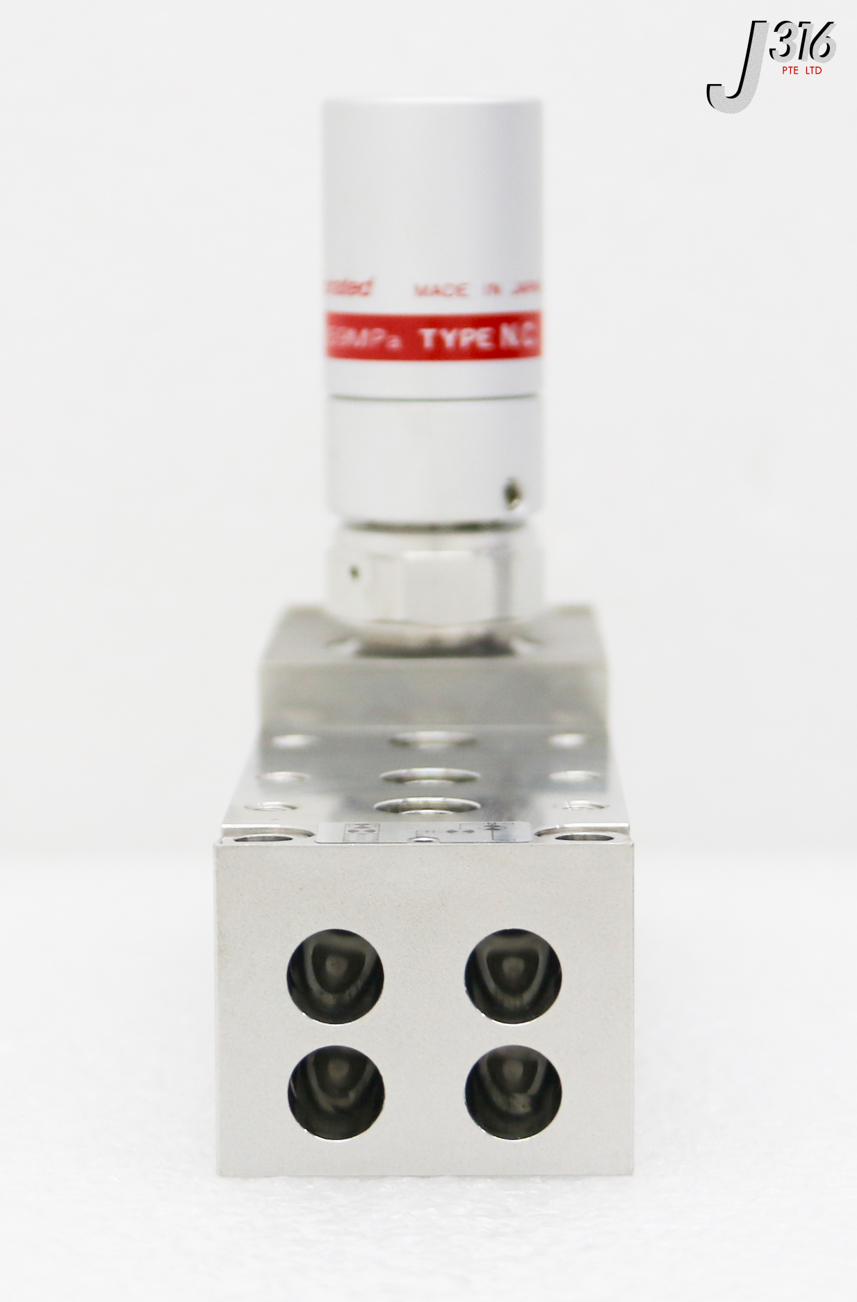 37303 FUJIKIN 5-PORT BLOCK VALVE, TYPE N.C., O.P. 0.39~0.59MPa